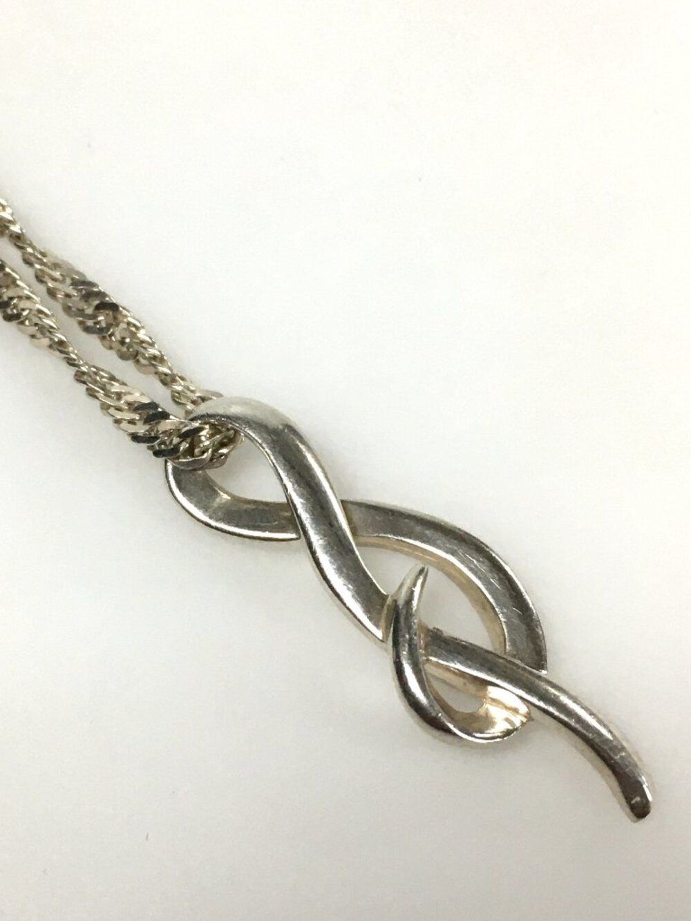 m827 Vintage Sterling Silver Infinity Loop Pendant 24" Twisted Chain Necklace